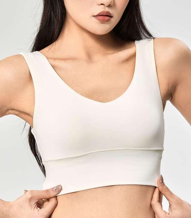Cổ V ôm gọn dáng