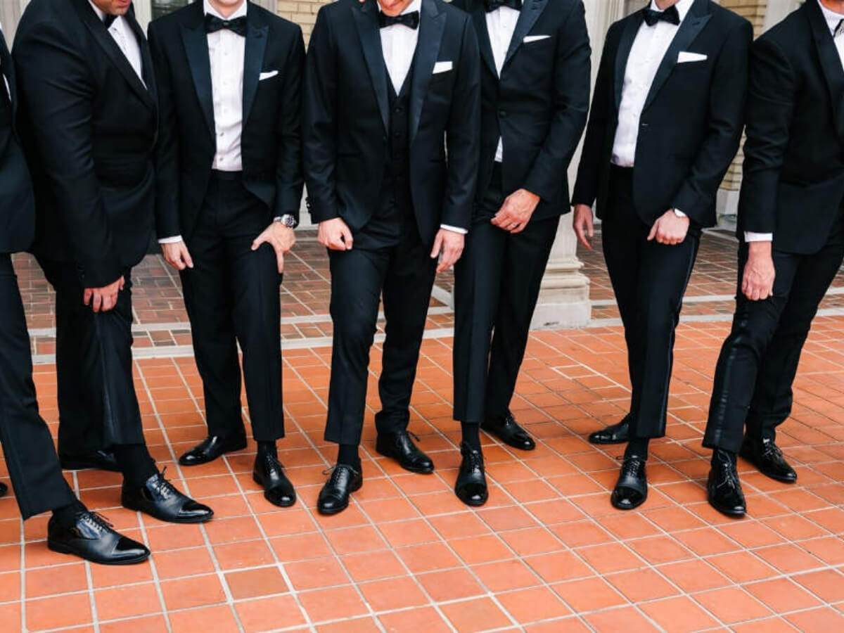 Tất cùng màu quần