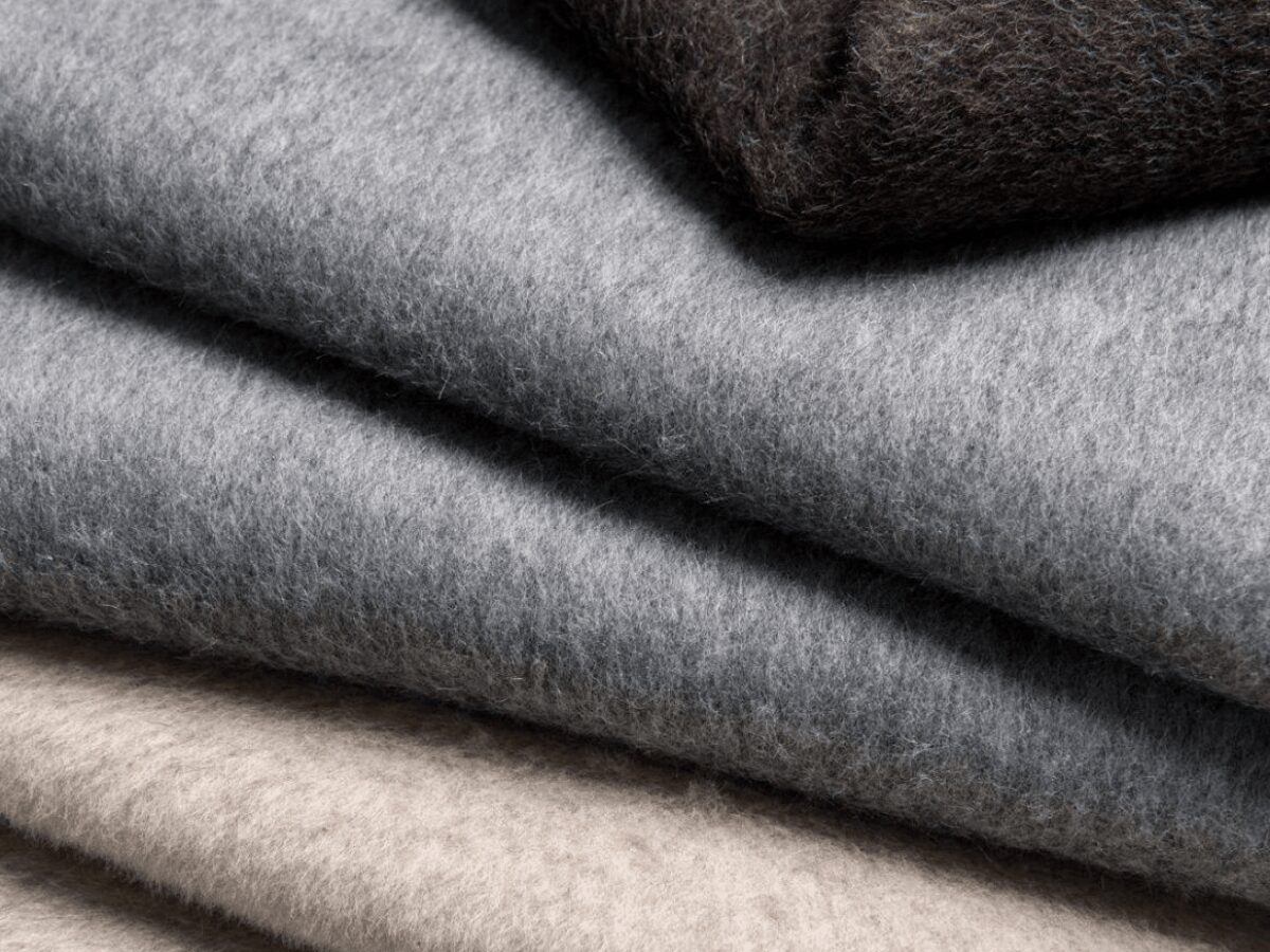 Vải nỉ với độ mềm mịn và lớp lông ngắn bên trong