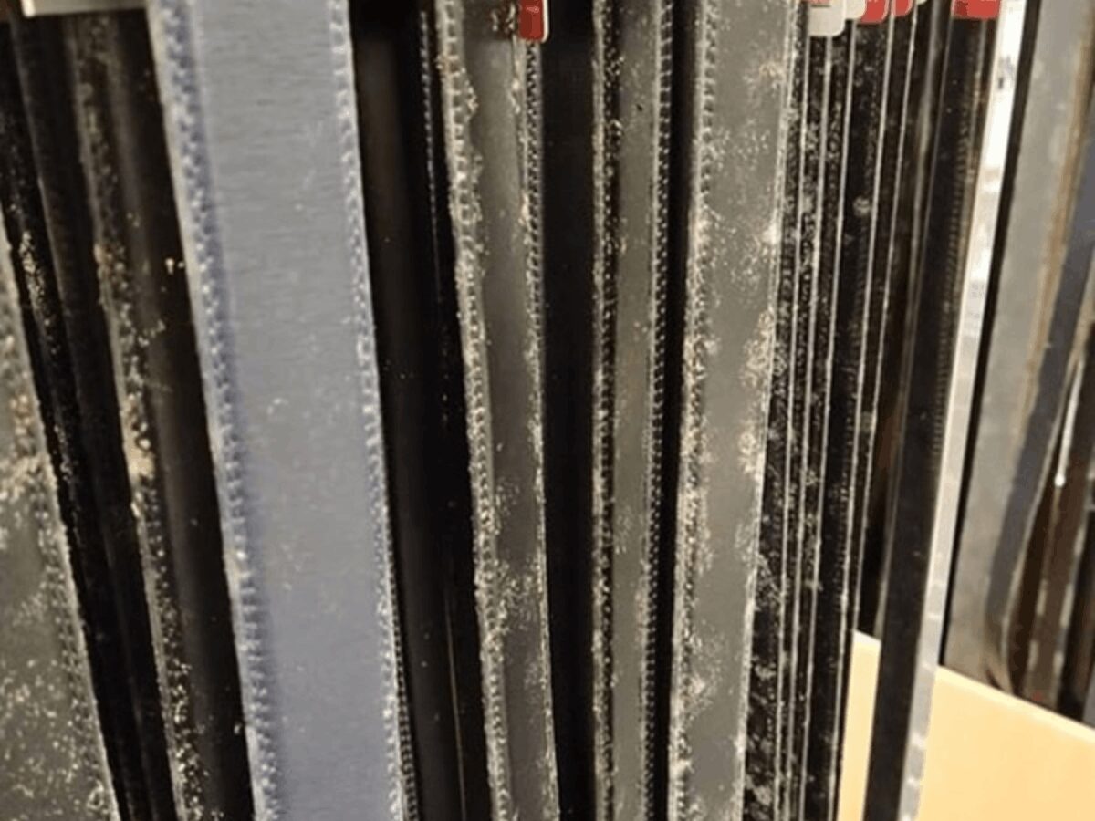 Thắt lưng ở nơi độ ẩm cao sẽ dễ bị mốc 