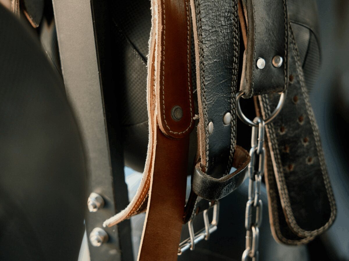 Thắt lưng tiếp xúc với nước thường xuyên sẽ nhanh bị hỏng 