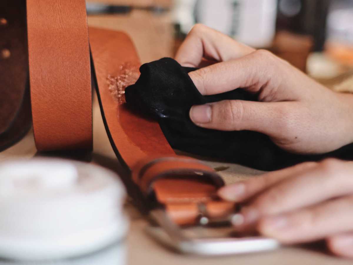 Vệ sinh thắt lưng nam