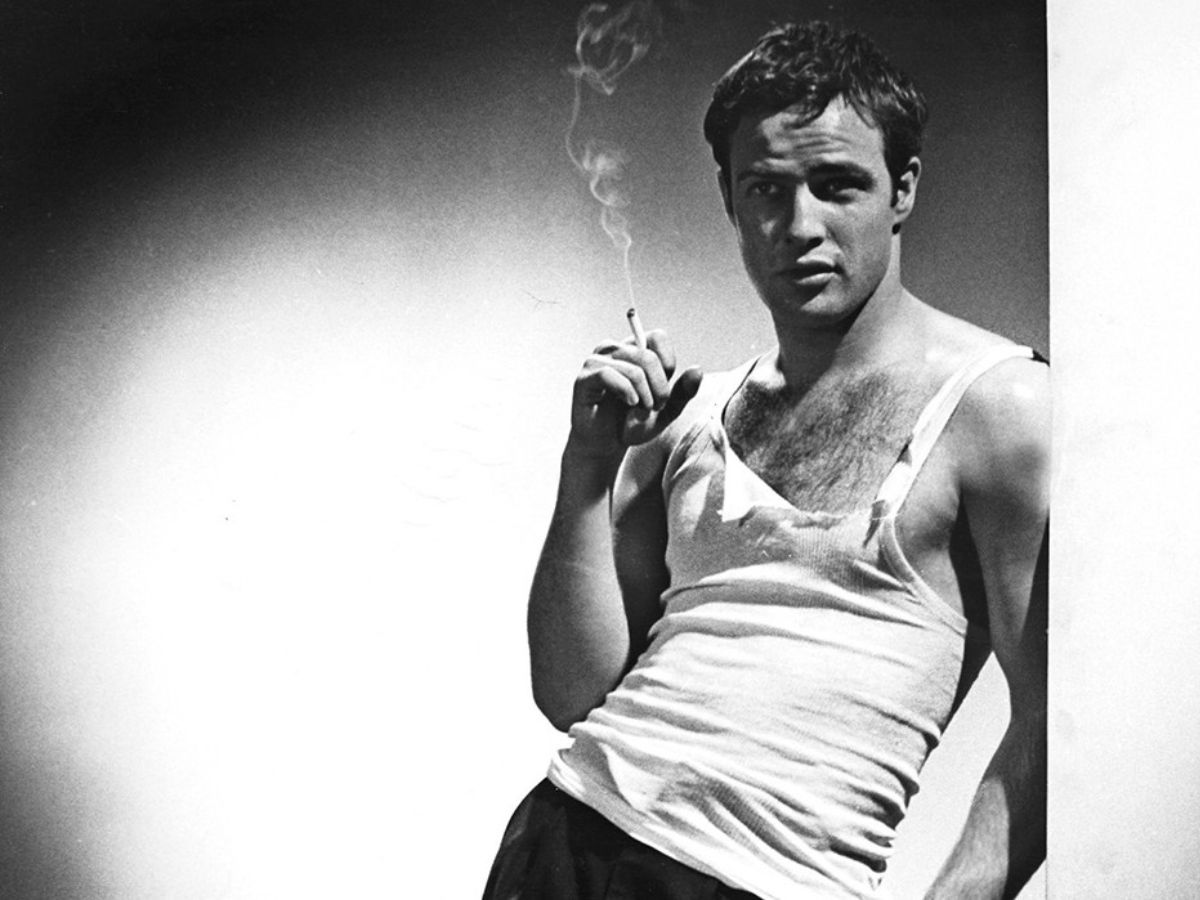 Tank top còn được biết đến với chiếc áo quen thuộc ở bể bơi