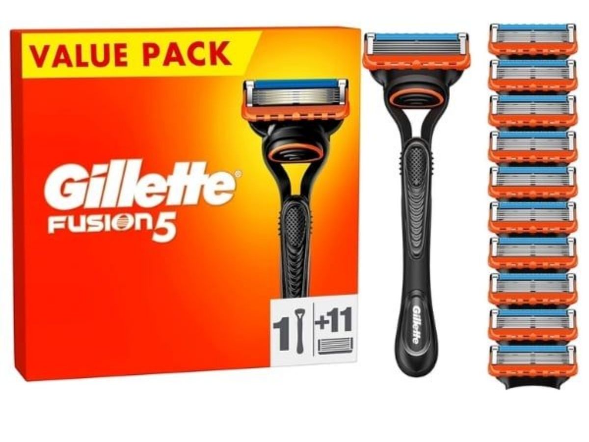 Một chiếc dao cạo Cartridge Razor hiện đại của thương hiệu Gillette bên cạnh là hộp lưỡi dao thay thế