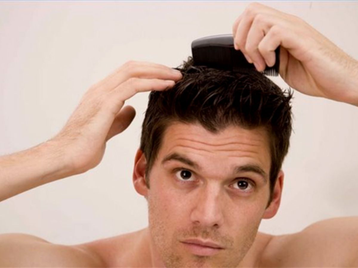 Chải tóc đúng cách giúp giảm thiểu việc kéo giật gây gãy rụng