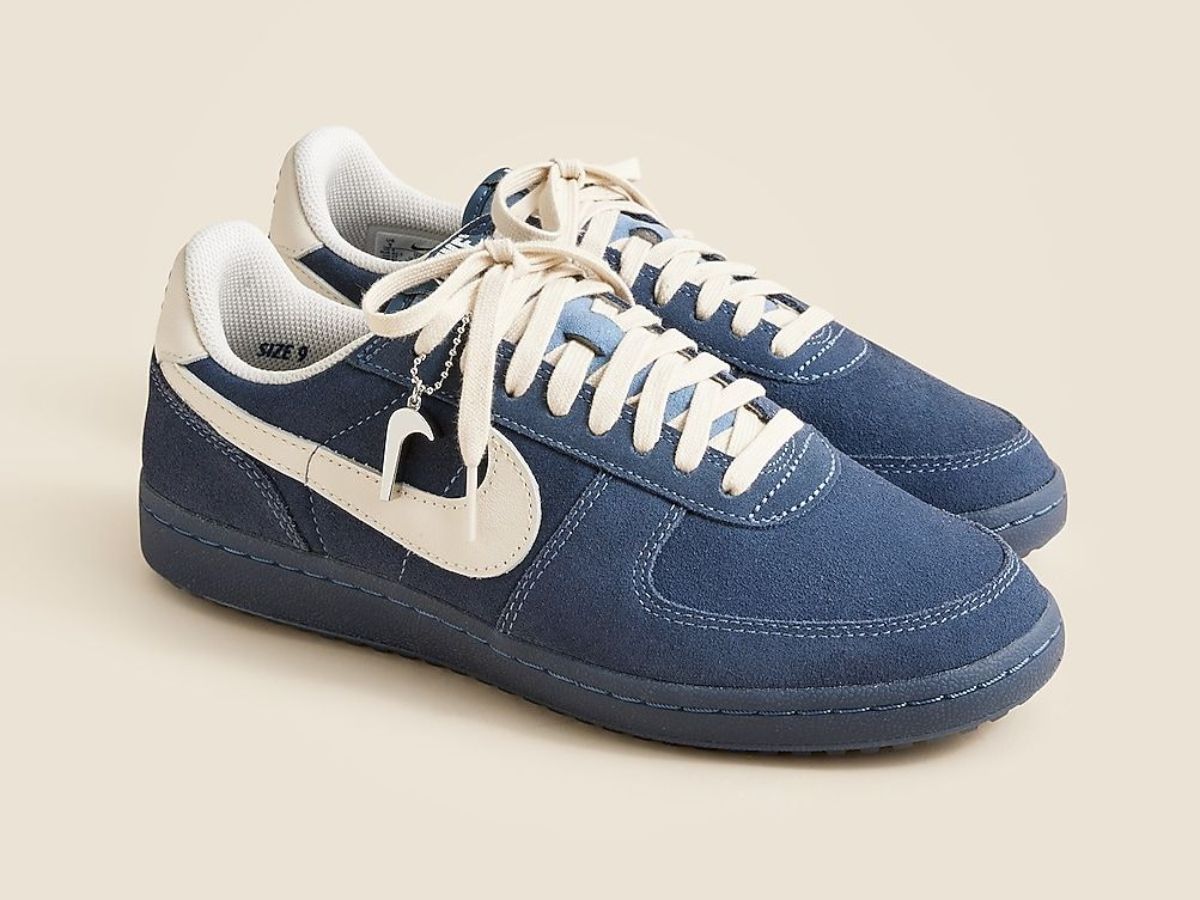 Nên kiểm tra cả đế và lót giày khi chọn hàng auth