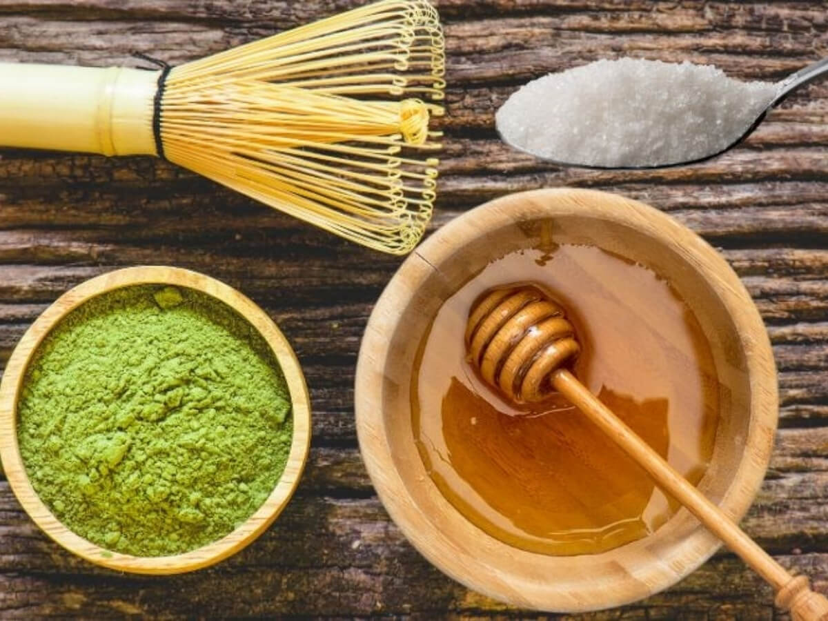 Trị mụn tại nhà cho nam bằng mặt nạ trà xanh và mật ong