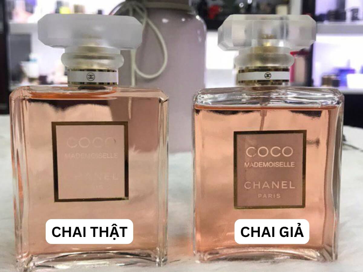 Phân biệt nước hoa thật và nước hoa giả bằng màu sắc và độ trong của dung dịch