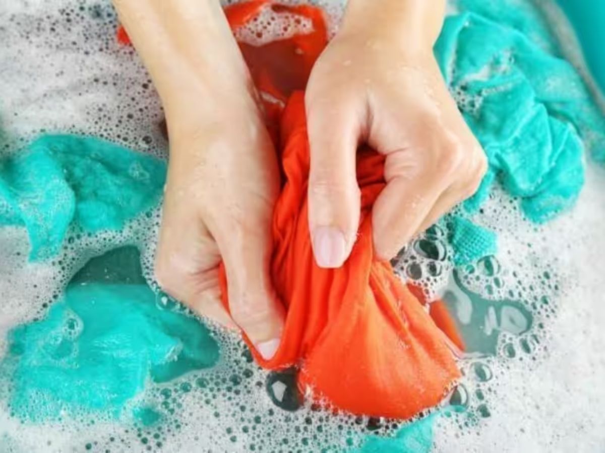 Giặt giũ đúng cách giúp giữ gìn độ co giãn và màu sắc