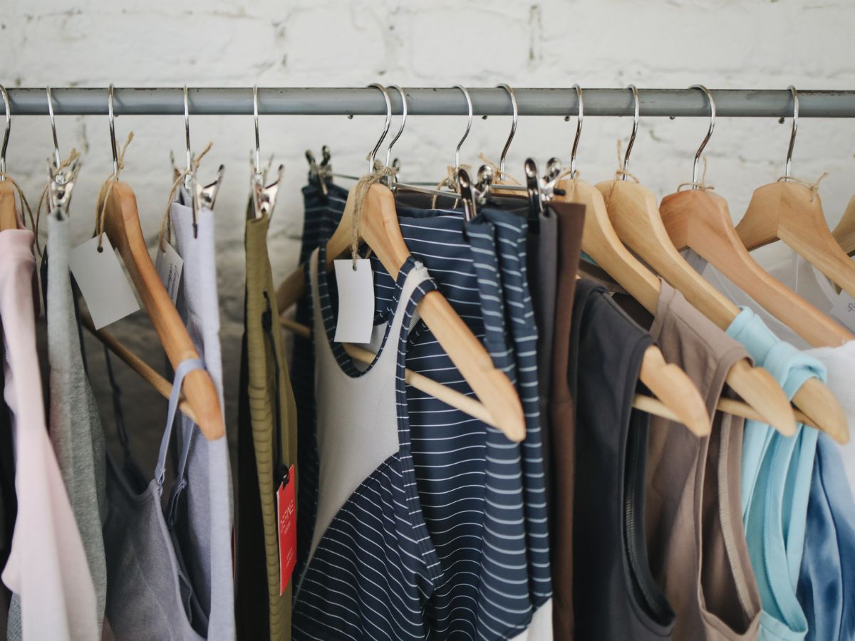 Các thrifting shop độc đáo Sài Gòn đôi khi sẽ livestream để bạn dễ lựa đồ hơn