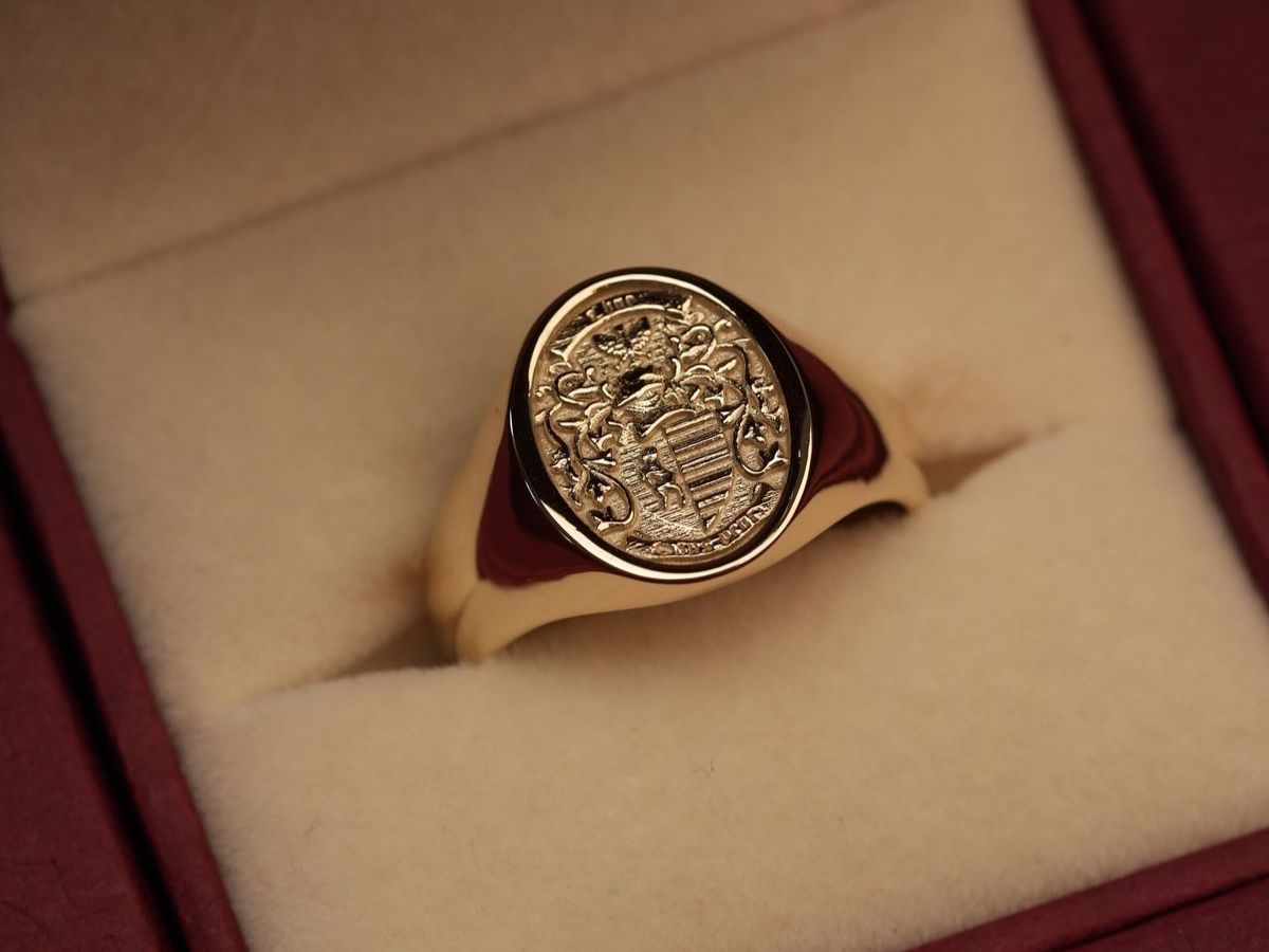 Chú ý về sự hài hoà của các phụ kiện trên tay nhé