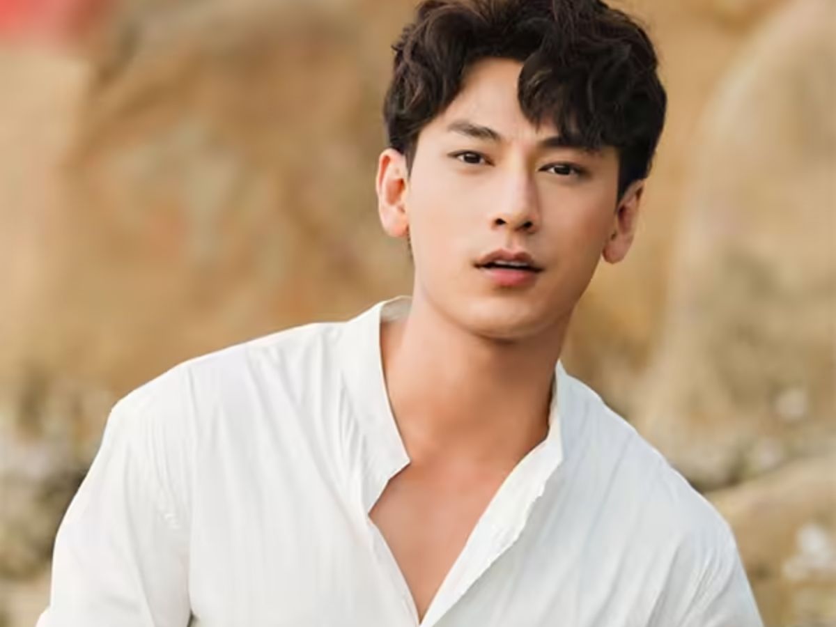 Hướng dẫn chi tiết cách tạo kiểu tóc Side Part vuốt rủ tại nhà