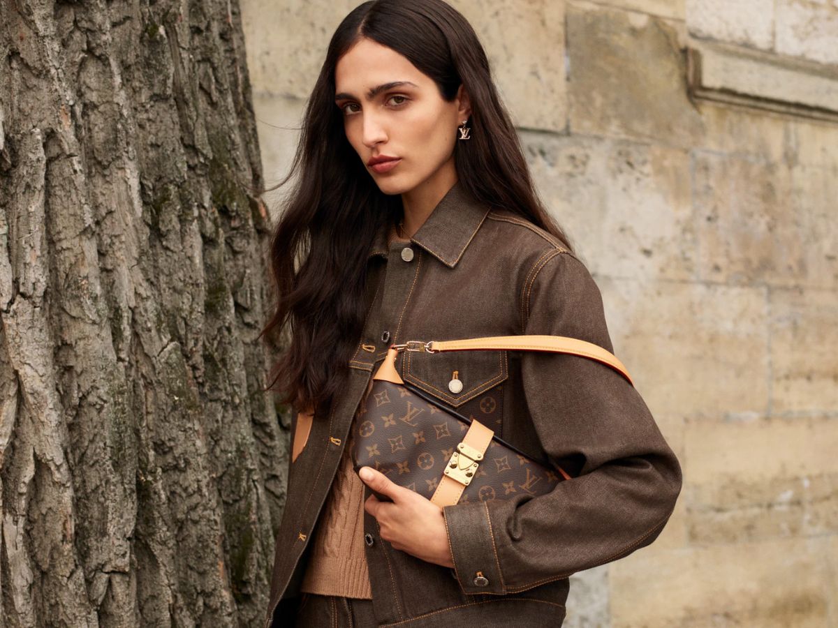 Monogram canvas là biểu tượng của thương hiệu Louis Vuitton