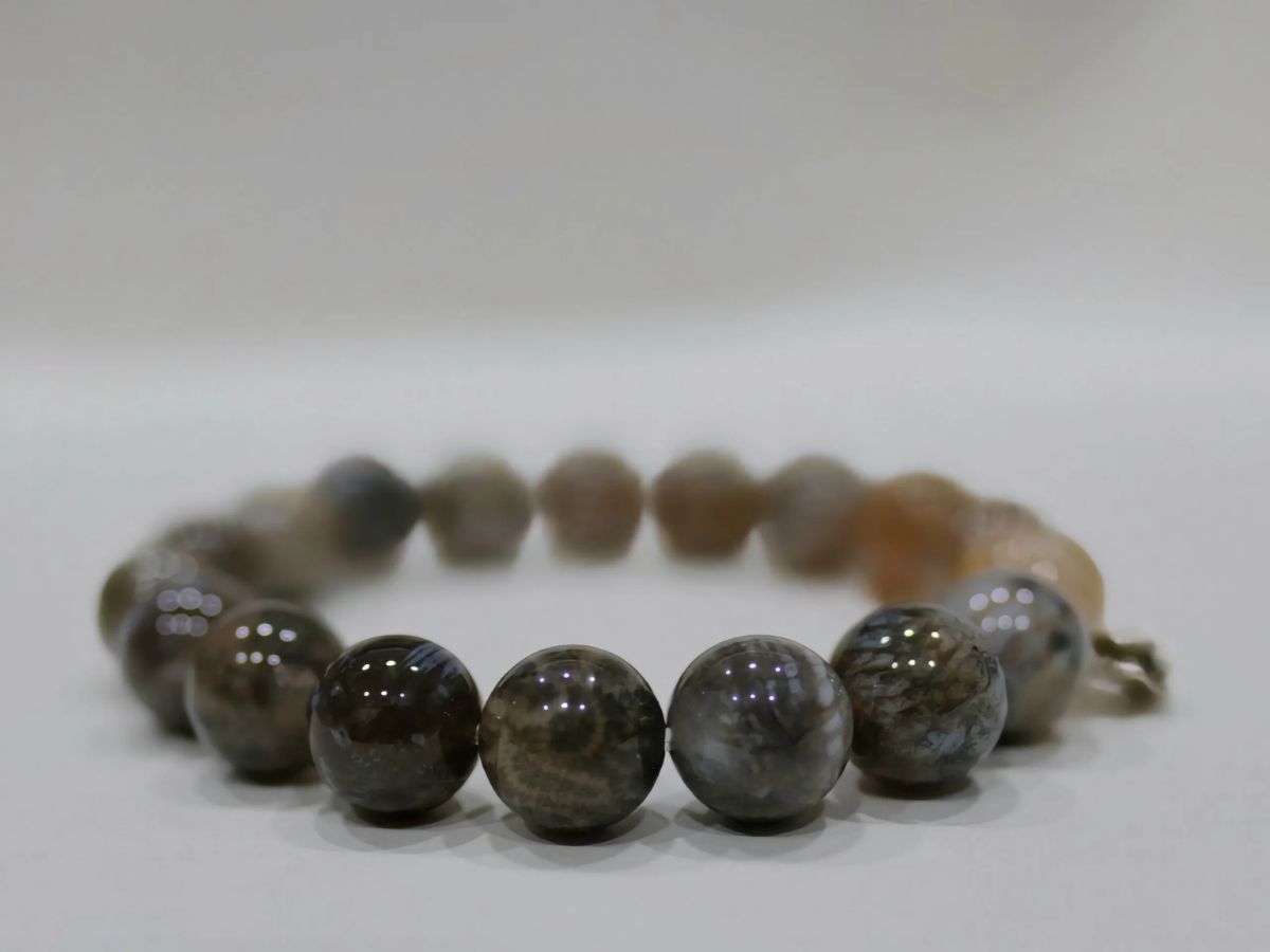 Hãy xác định ngân sách trước khi tìm mua vòng tay phong thủy