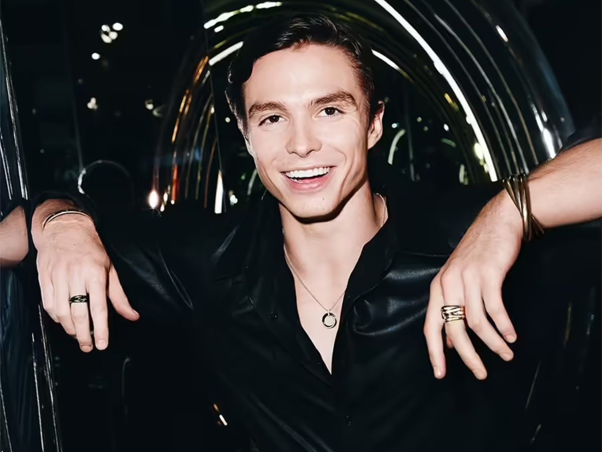 Nên linh hoạt thay đổi tay đeo nhẫn theo mục đích sử dụng