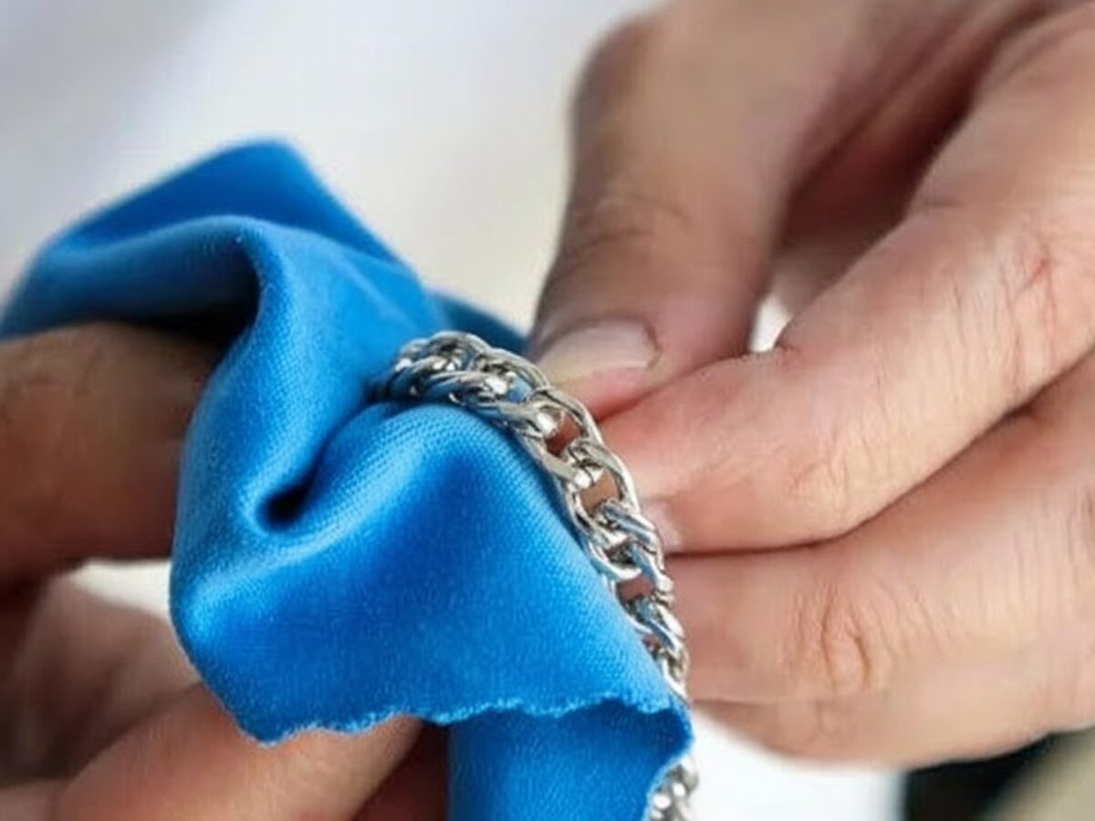 Cách vệ sinh dây chuyền