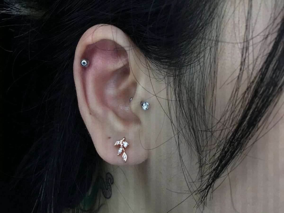 Tragus là phần sụn nhỏ hình tam giác che ngay cửa ống tai