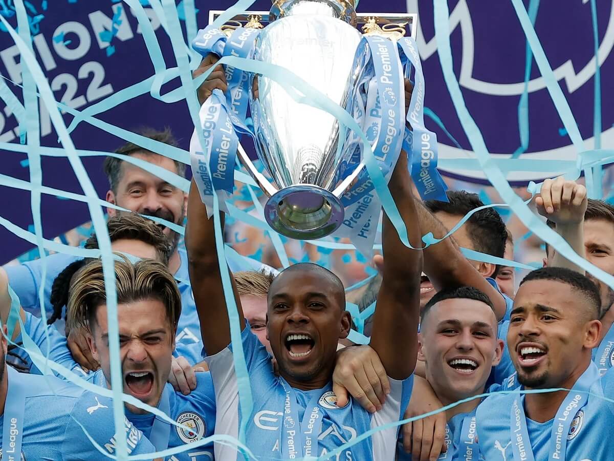 Manchester City thống trị Premier League với lối chơi kiểm soát bóng