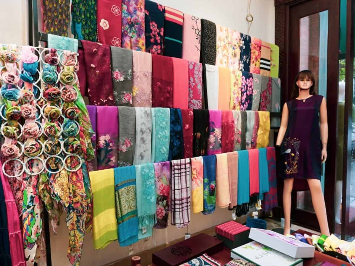 Làng Lụa Vạn Phúc với chiếc khăn lụa tơ tằm thủ công tinh xảo