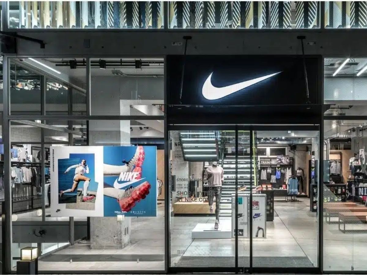 Hệ thống Nike Store và Website chính thức