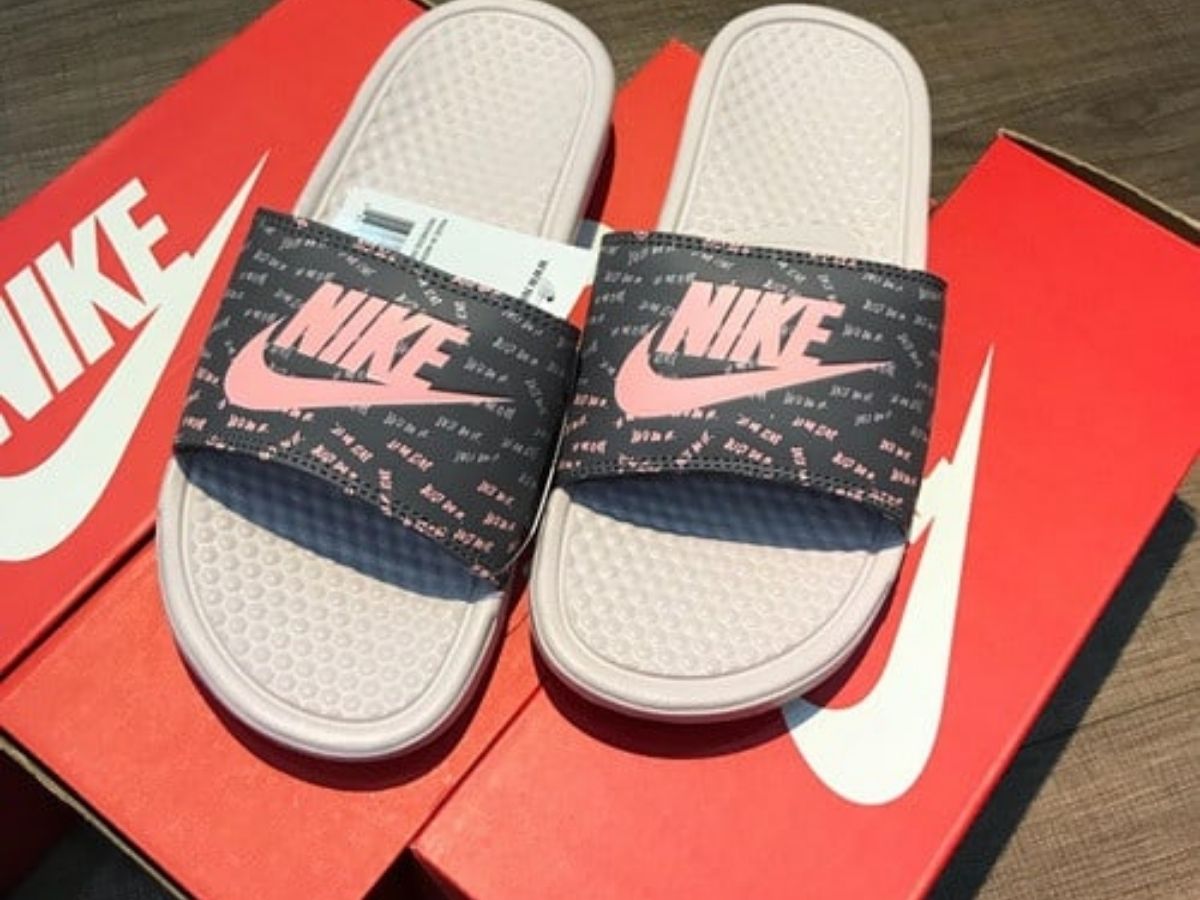 Hộp dép Nike chính hãng rất cứng cáp, màu sắc đồng đều, logo in sắc nét