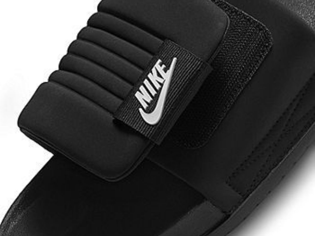 Đế dép Nike thật có độ đàn hồi rất tốt khi ấn vào