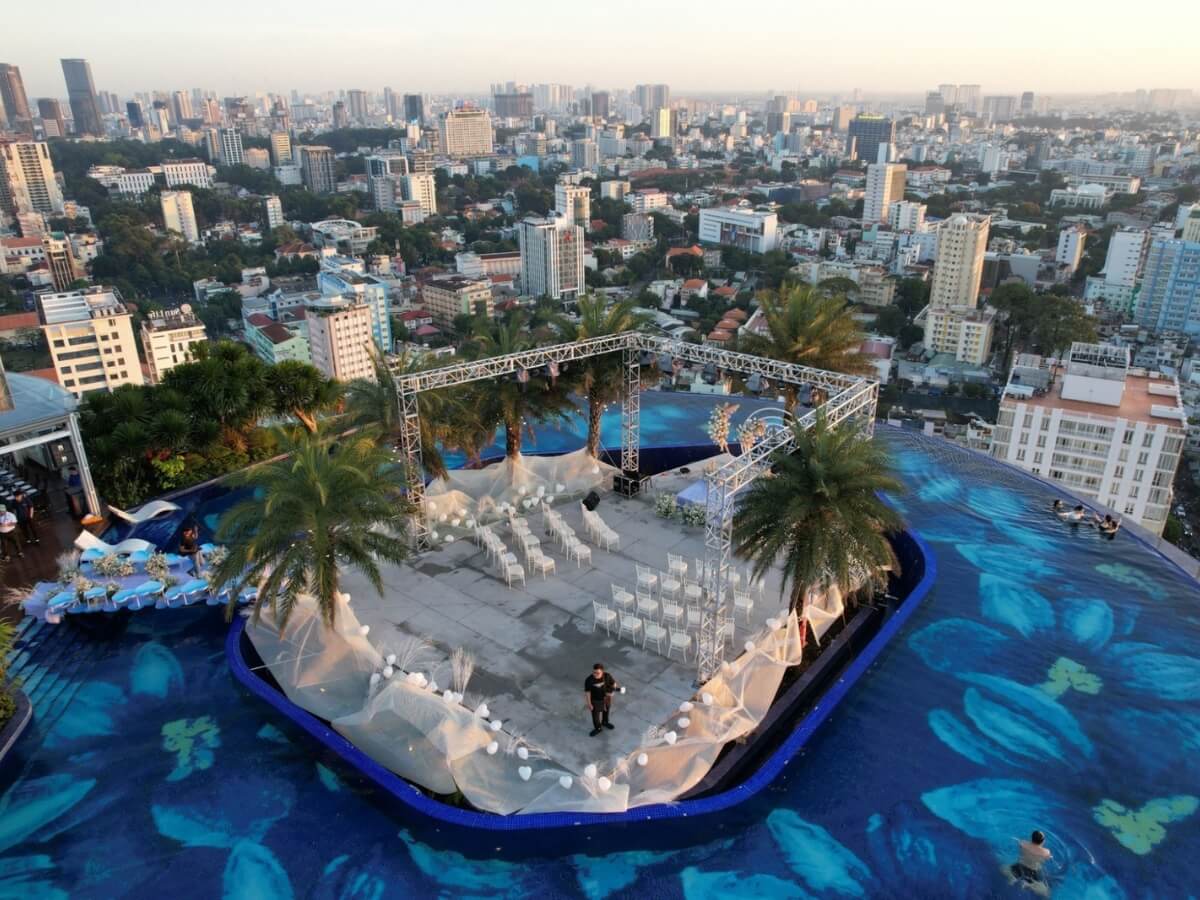 Hồ bơi vô cực La Vela Saigon Hotel 