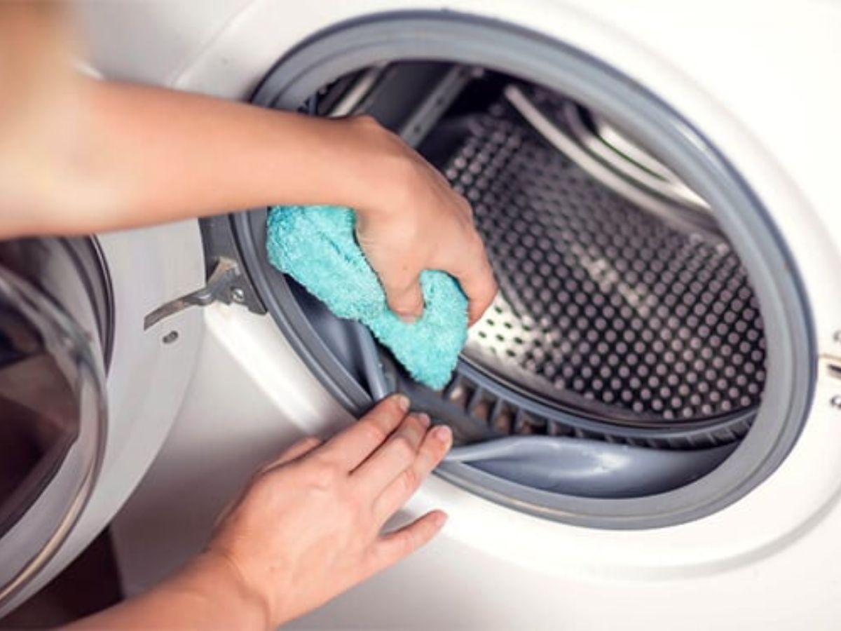 Những dụng cụ cần chuẩn bị khi vệ sinh máy sấy quần áo