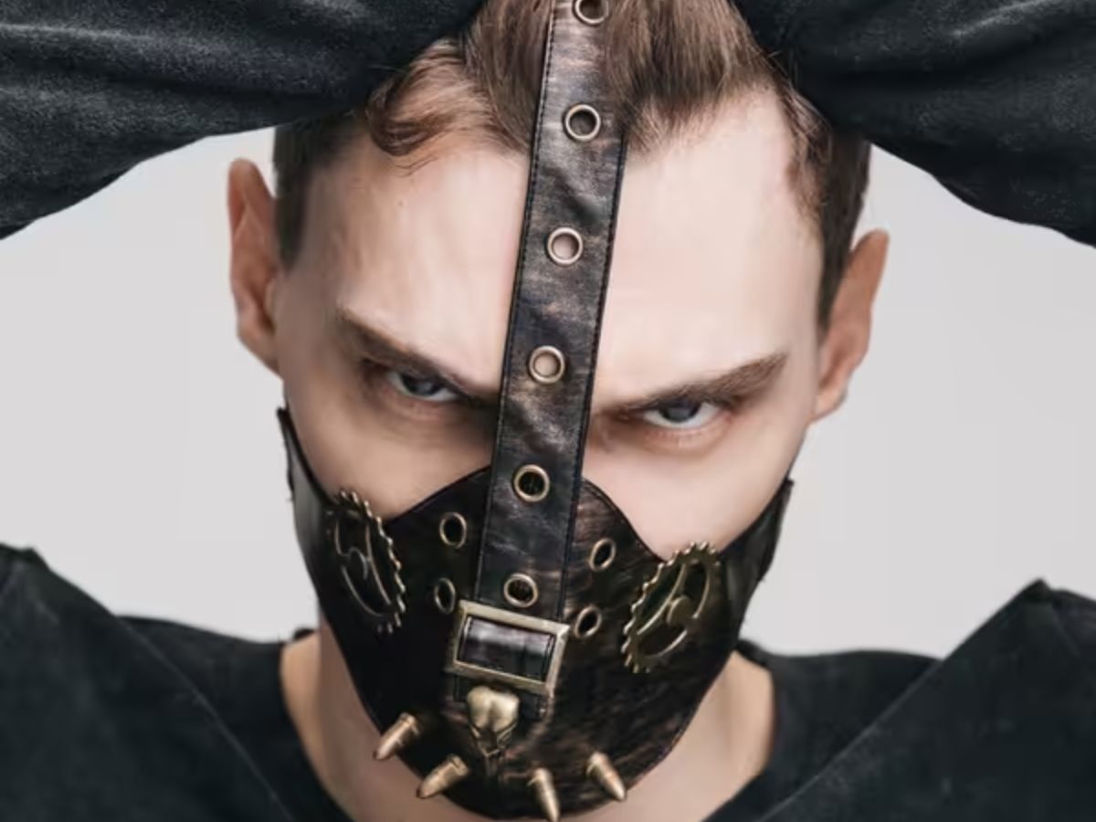 Phụ kiện giúp làm nổi bật bộ trang phục punk rock