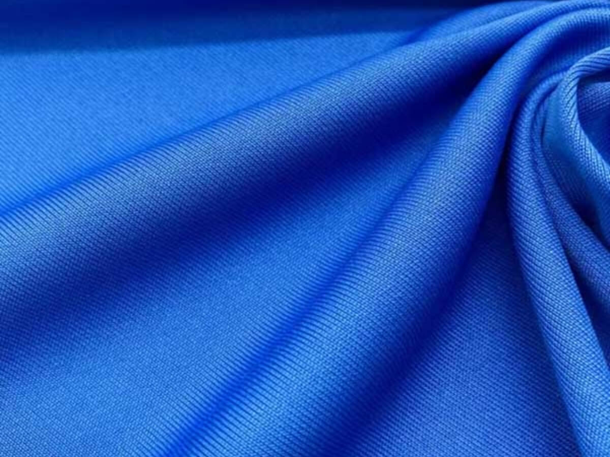 Quần vải nam ống rộng chất liệu Polyester pha, chống nhăn, co giãn, bền màu và thoát ẩm nhanh