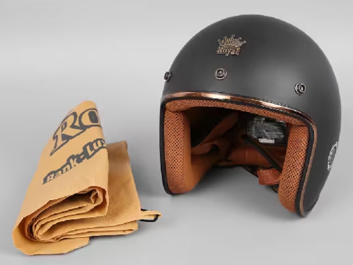 Vệ sinh đúng cách giúp cách đội mũ 3/4 luôn mang lại cảm giác dễ chịu