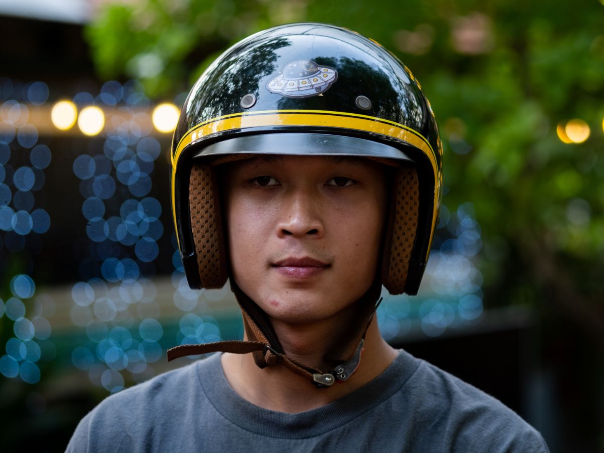 Đội mũ đúng vị trí chấm dứt cảnh mũ lệch, mũ bay