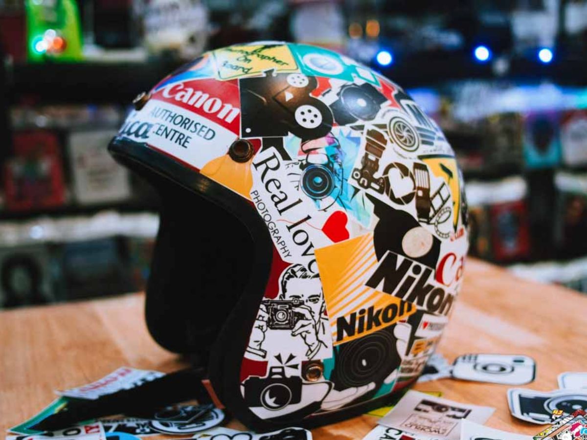 Khi đã nắm vững cách đội mũ 3/4, bạn hoàn toàn có thể biến nó thành điểm nhấn thời trang