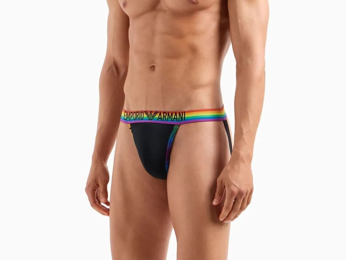 Ghé trực tiếp để thử jockstrap trước khi đặt mua