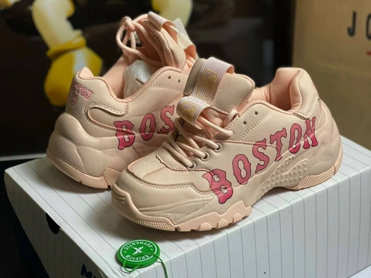 Da giày thật mềm, có độ đàn hồi tốt và không có mùi nhựa khó chịu