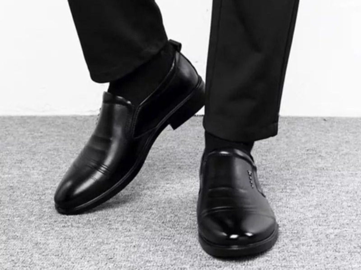 Giày nhựa nam là gì?