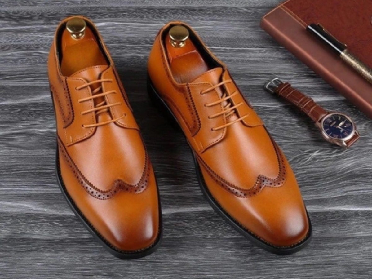 Giày nhựa nam là gì?