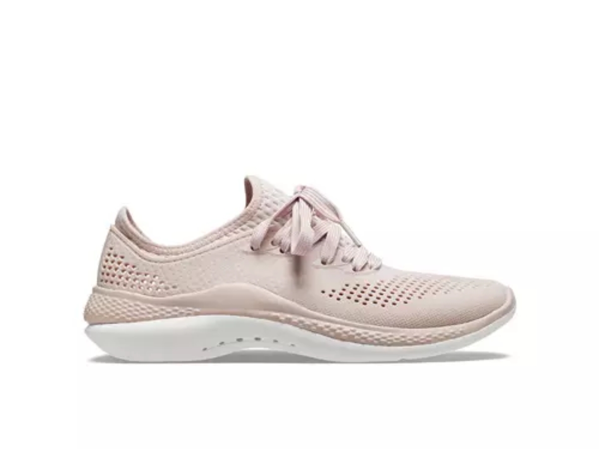 Giày nhựa nam là gì?