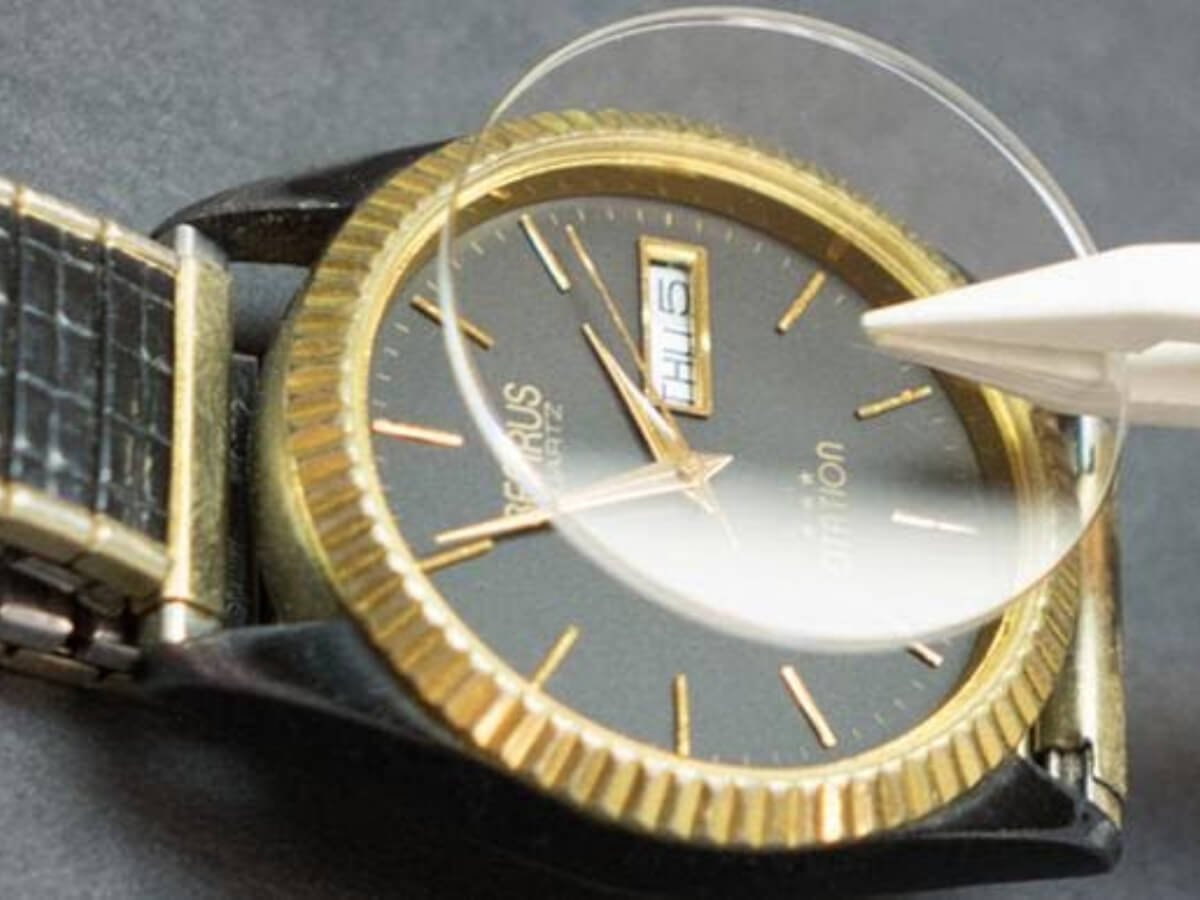 Kính Mineral bền, chống va đập, trong suốt và dễ đánh bóng