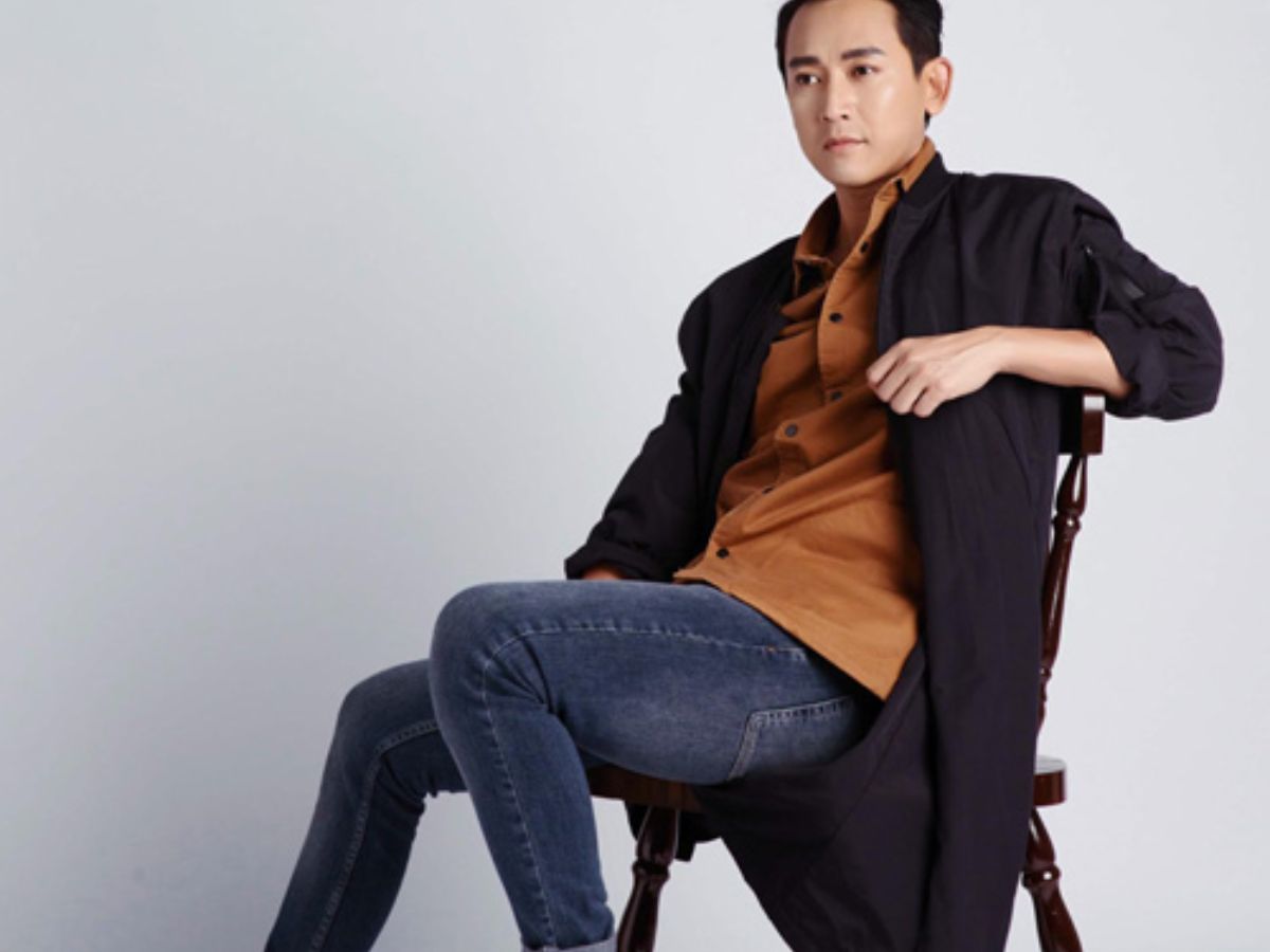 Đạo cụ chụp ảnh là một chiếc ghế đơn giản