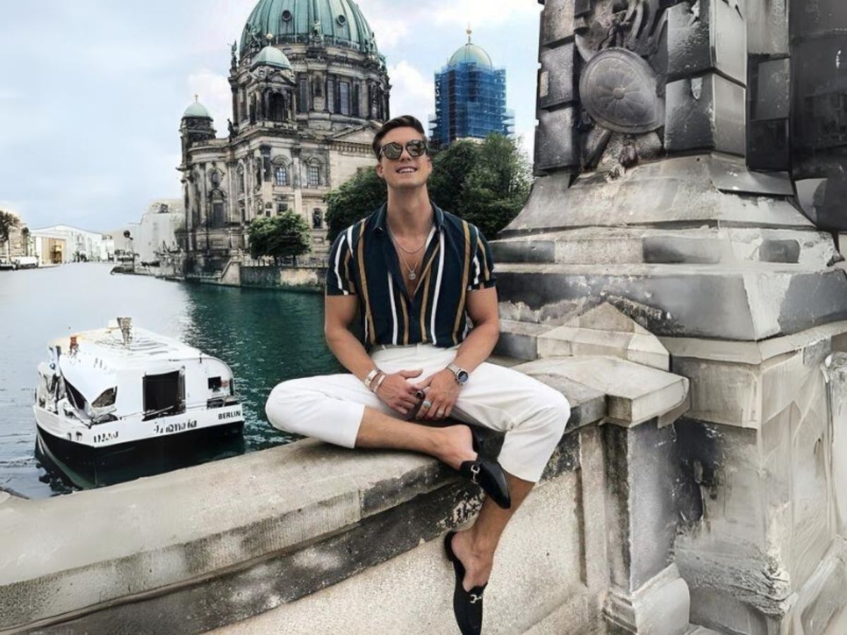 Đừng quên phụ kiện hoàn thiện phong cách với giày sục nam