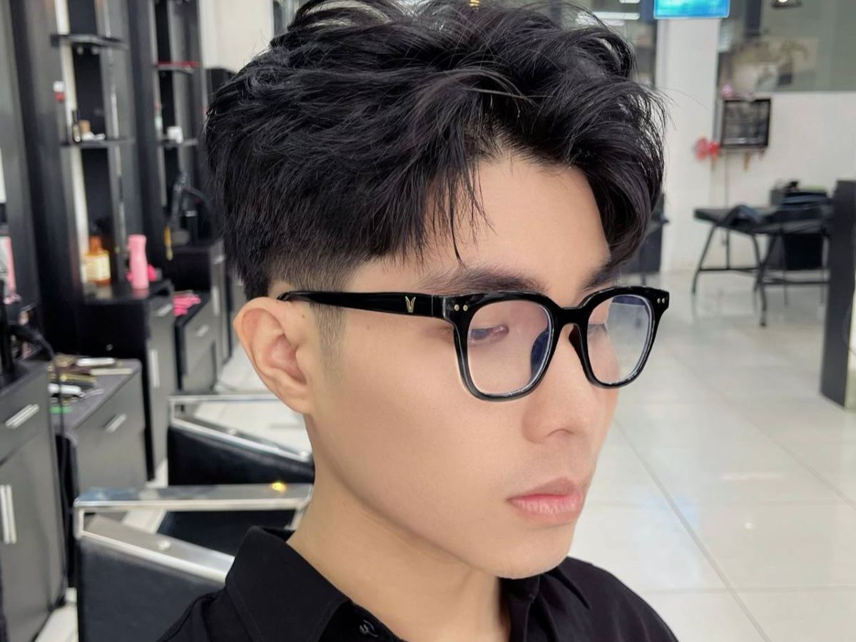 Phần mái uốn cong nhẹ như dấu phẩy chính là điểm nhấn tinh tế cho gương mặt