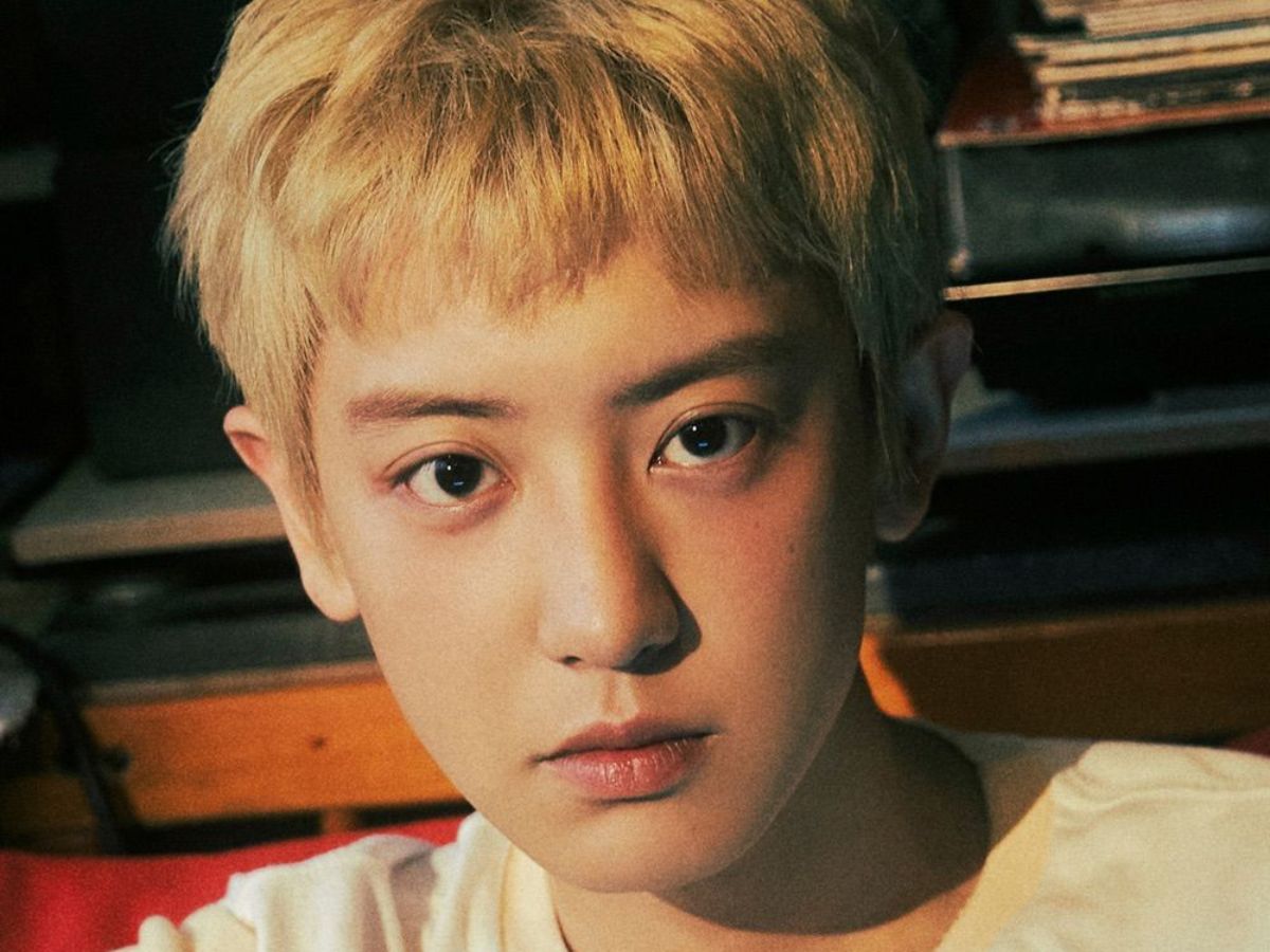 Mái ngố cắt bằng trên lông mày mang lại vẻ ngoài trẻ trung, năng động và hơi tinh nghịch