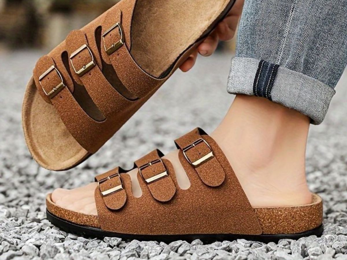 Nên chú ý chi tiết nhỏ để đảm bảo diện sandal đẹp chuẩn