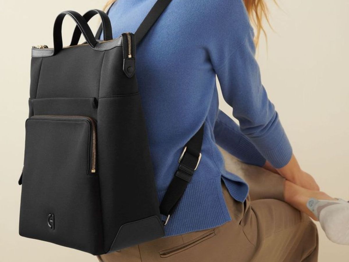 Chọn màu balo phù hợp với outfit để tránh lạc quẻ nhé