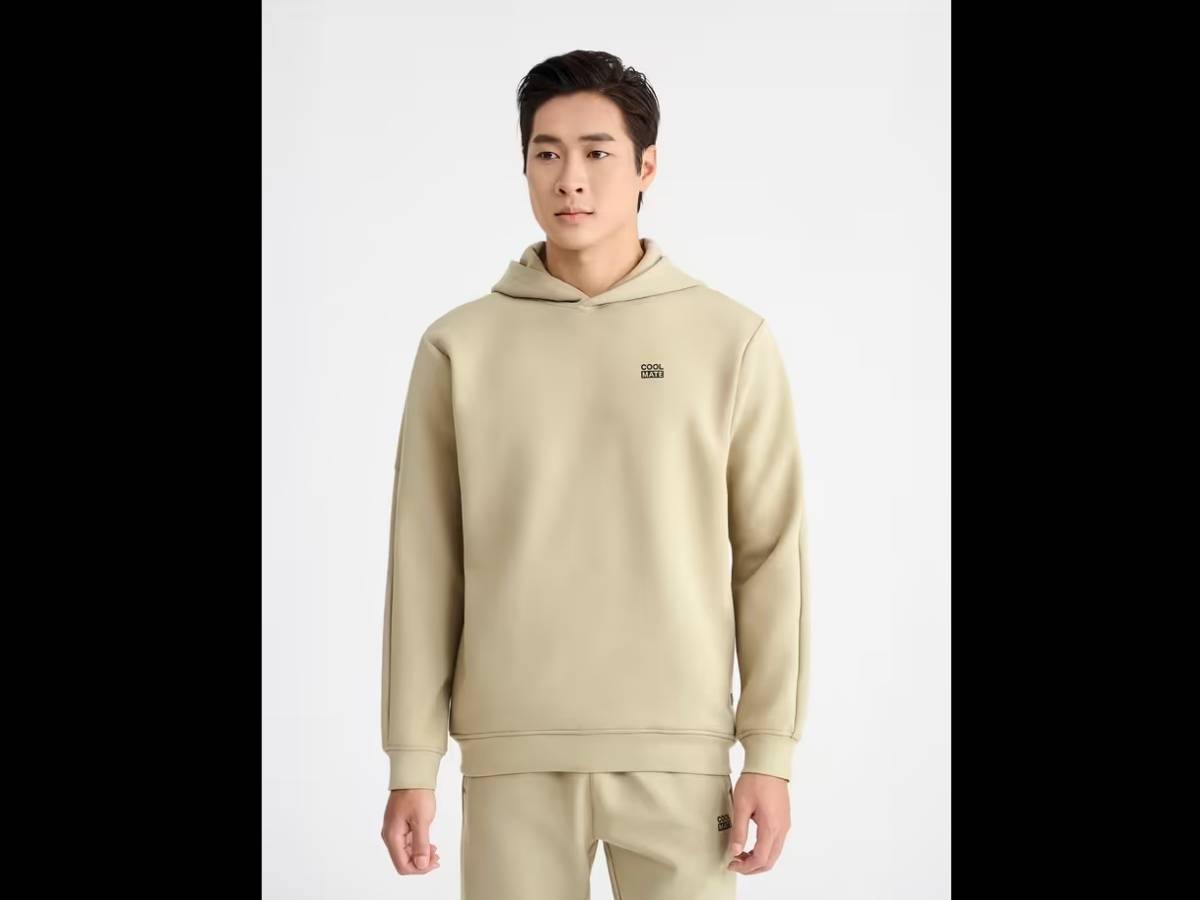 Chất liệu vải nỉ cotton trên chiếc áo của Coolmate