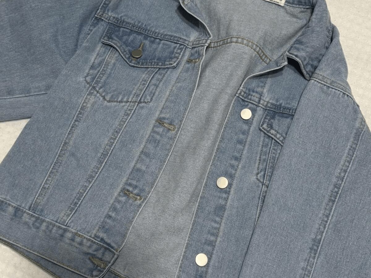 Đường may và chi tiết trên áo khoác jean