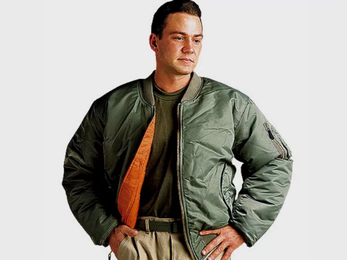 Áo khoác MA-1 Bomber Jacket huyền thoại của phi công và thời trang đường phố