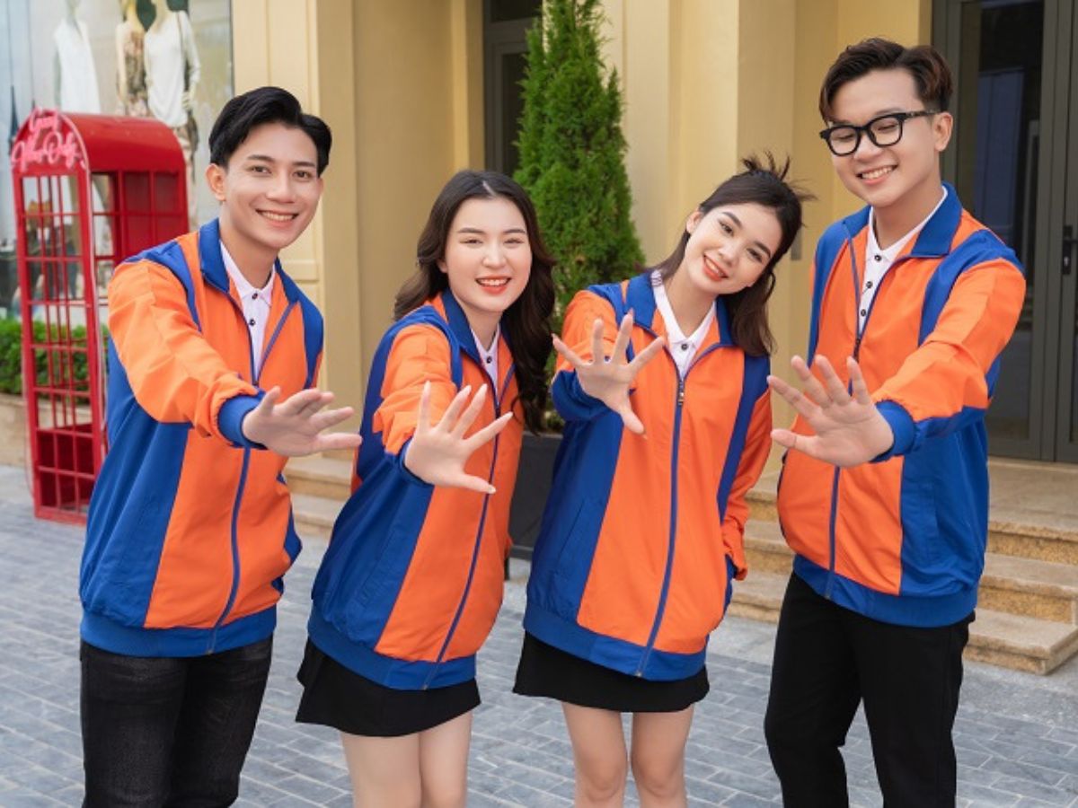 Khám phá các mẫu áo khoác gió đồng phục cực chất