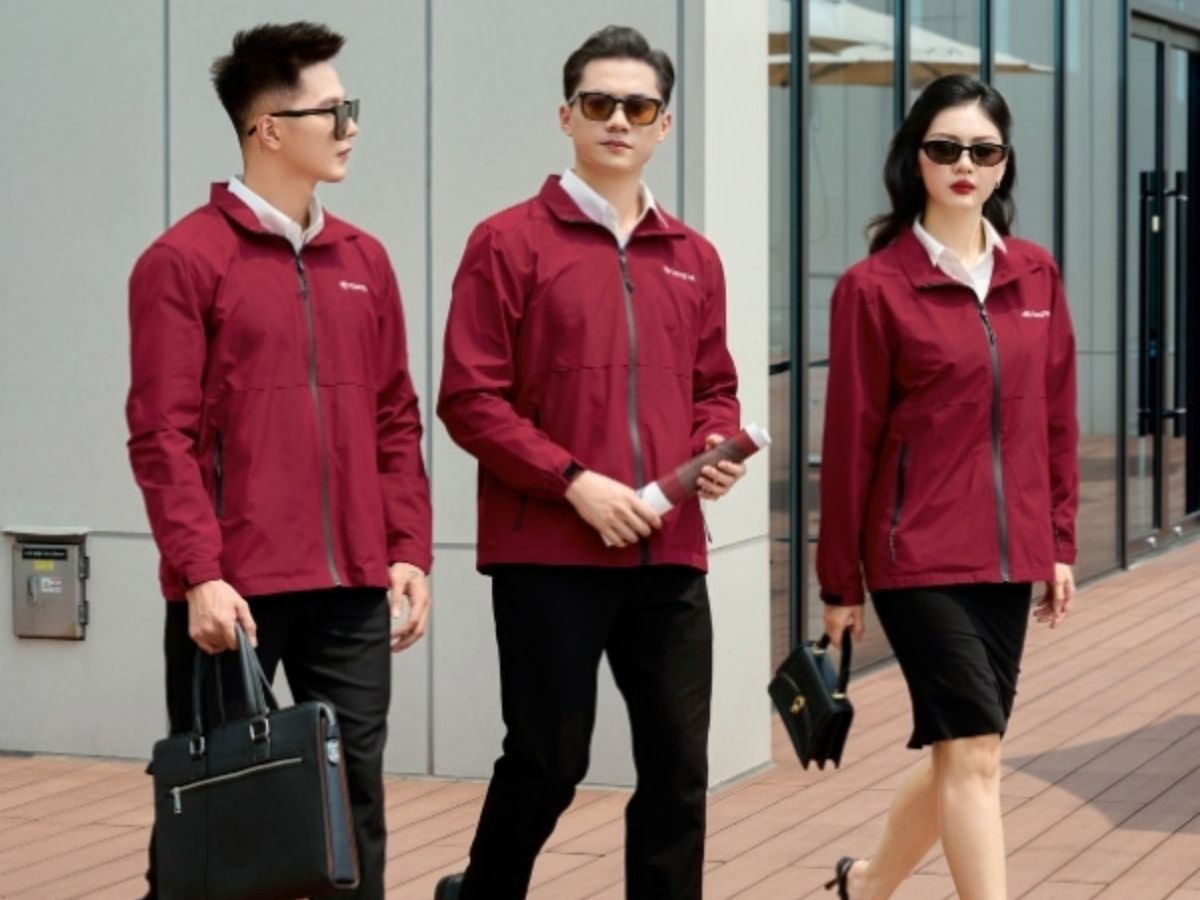 Đồng phục công ty màu xanh đỏ